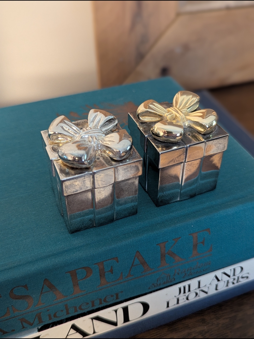 Salt & Pepper Shakers Godinger Neiman Marcus Silverplate Bow Gift Box Vintage